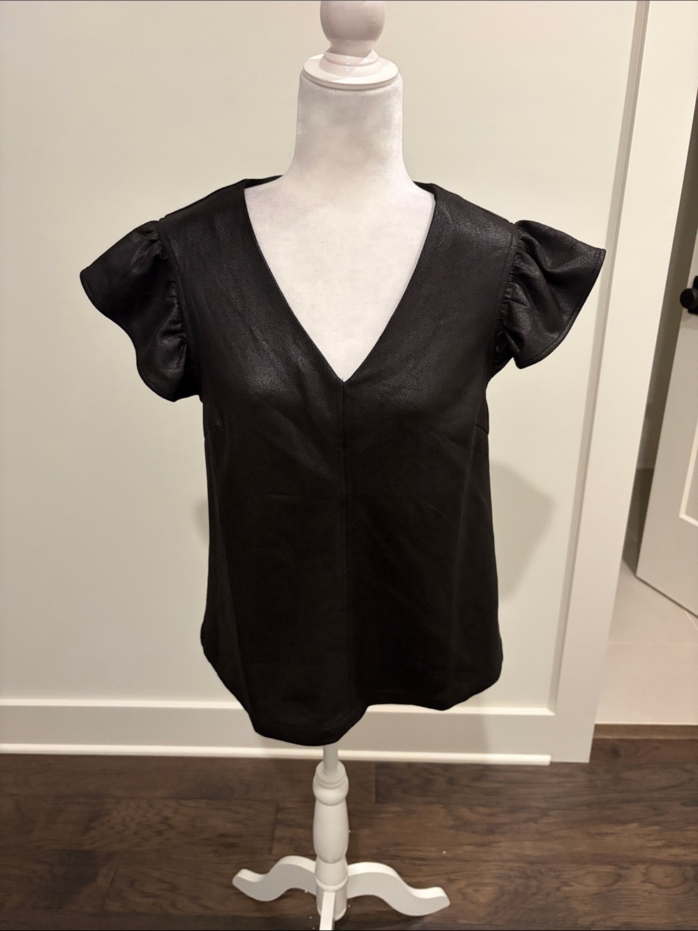 Voy Faux Suede Look Flutter Sleeve Top Sz M